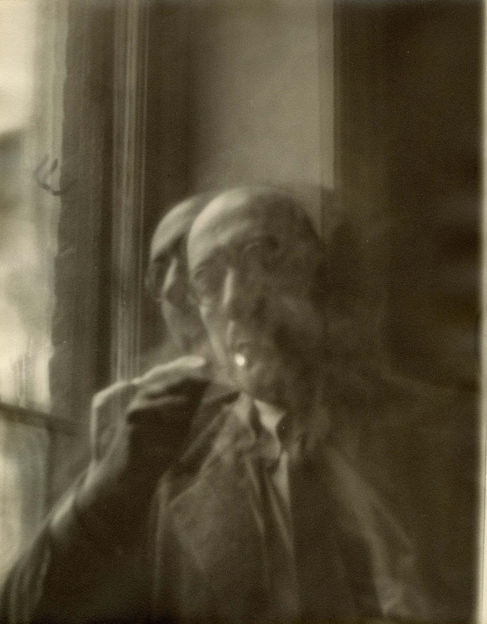 Mark Rothko
1948
Gelatin silver print
9 7/8 x 7 7/8 in (25.1 x 20 cm)
– The Richard Pousette-Dart Foundation