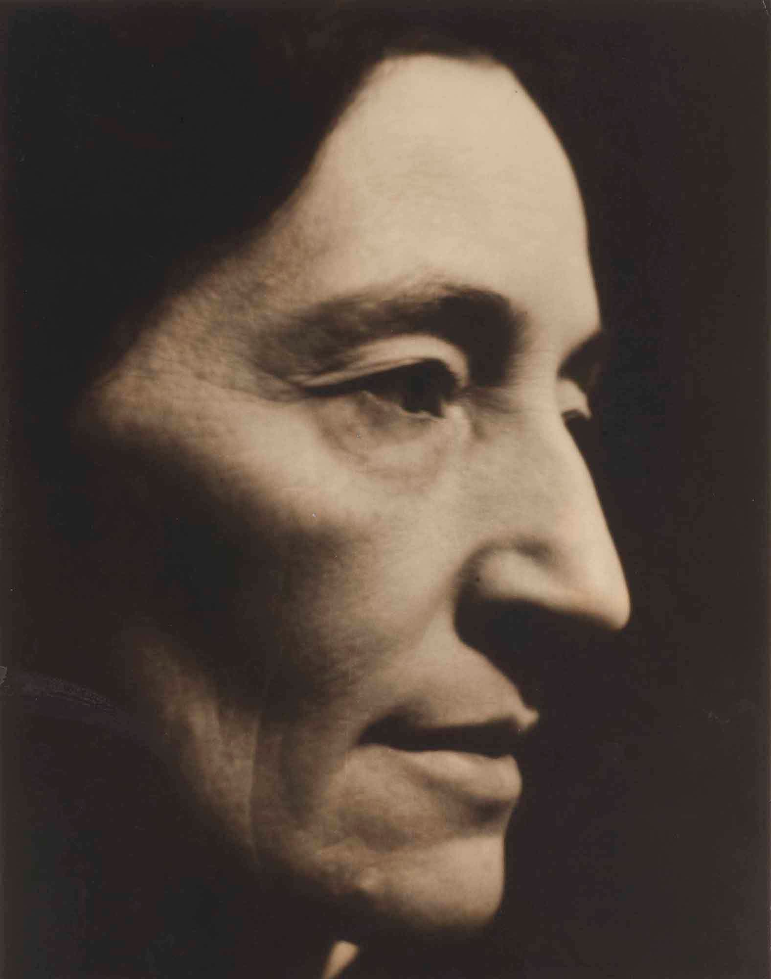 Flora, c. 1935, Gelatin, silver print, 13 1/2 x 10 1/2 in. (34.3 x 26.7 cm)
– The Richard Pousette-Dart Foundation