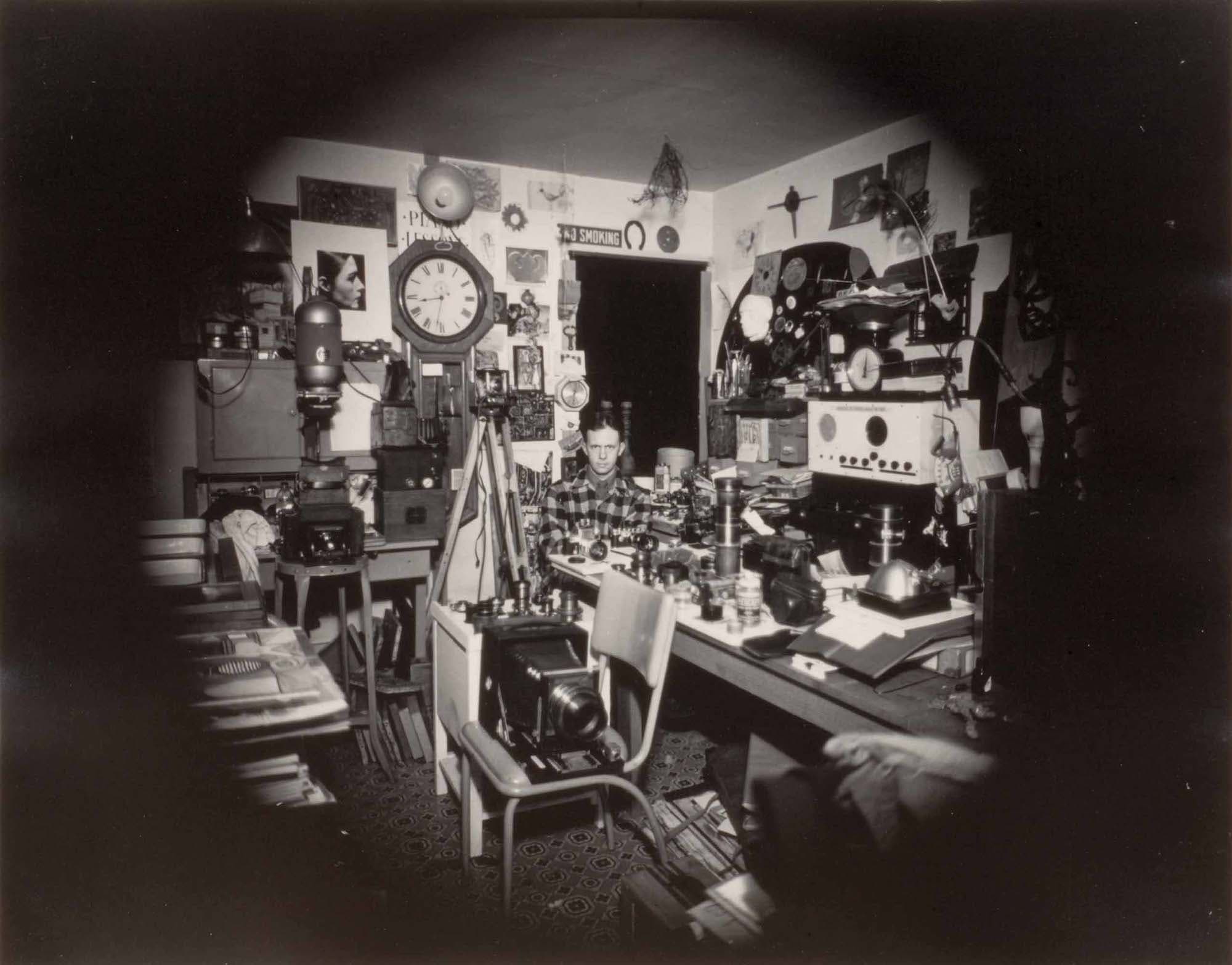 Self-portrait in Photography Studio, 1951, Gelatin silver print, 10 1/2 x 13 3/4 in. (26.7 x 34.9 cm)
Whitney Museum of American Art, New York, Gift of the Richard Pousette-Dart Estate (T.2017.102)
– The Richard Pousette-Dart Foundation