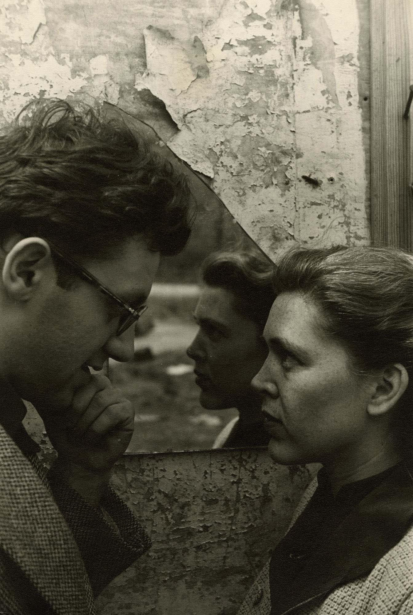 Saul and Barbara Leiter
c. 1951-54
Gelatin silver print
13 x 8 3/4 in. (33 x 22.2 cm)
– The Richard Pousette-Dart Foundation