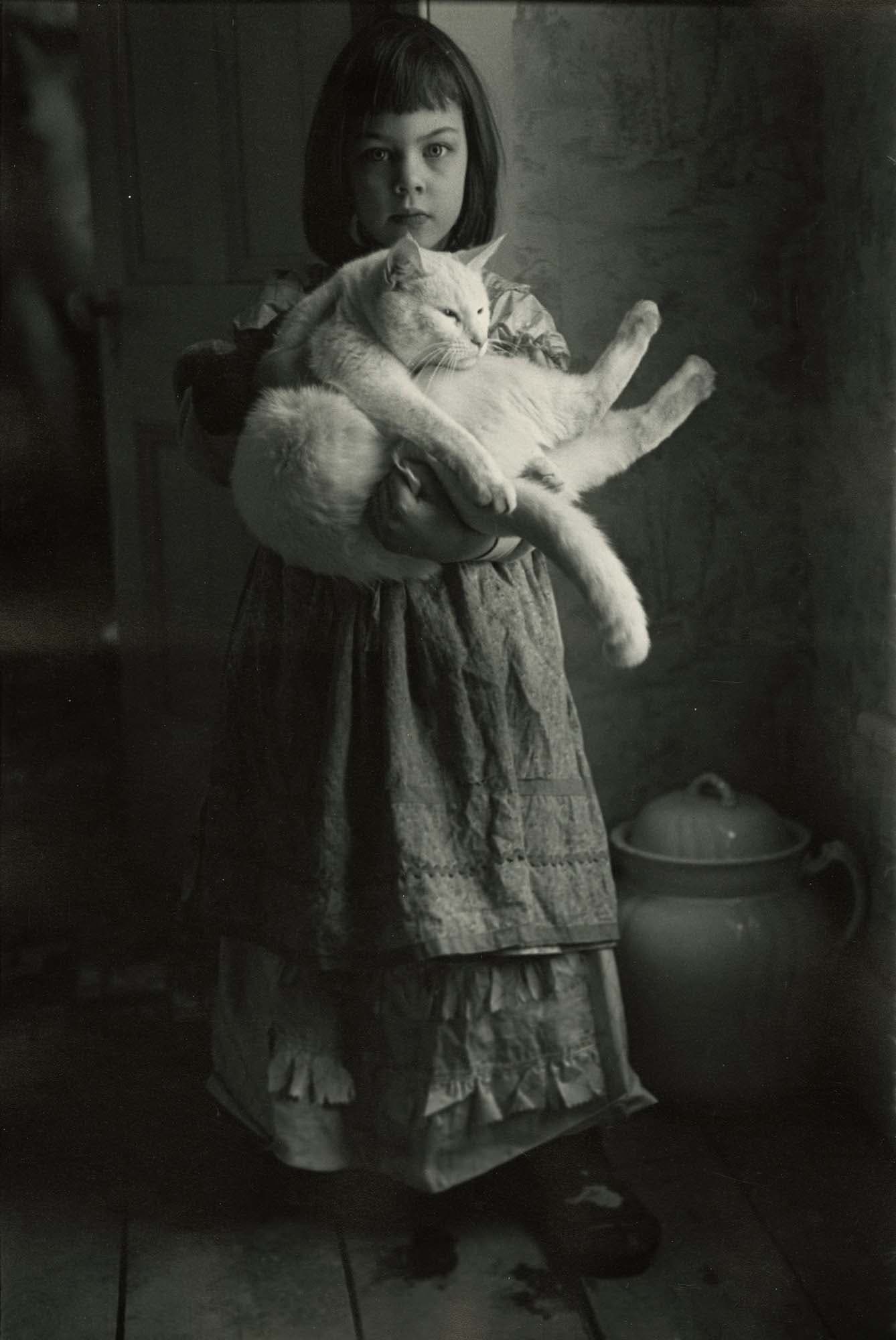Joanna with Cat, 1952, Gelatin silver print, 13 1/2 x 9 in. (34.3 x 22.9 cm)
– The Richard Pousette-Dart Foundation
